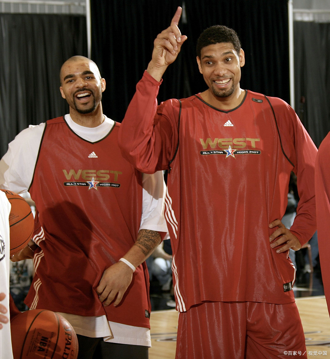 传偏离本垒 传偏离本垒